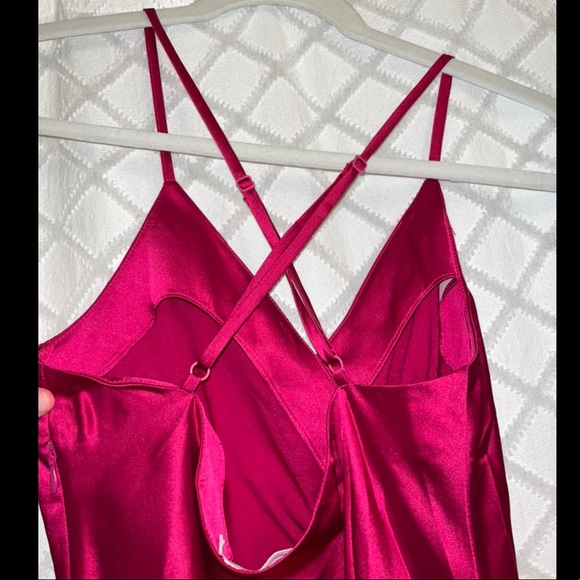 Pink satin dress - Picture 2 of 4